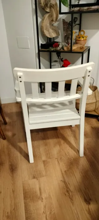 Sillón de madera blanco para exterior