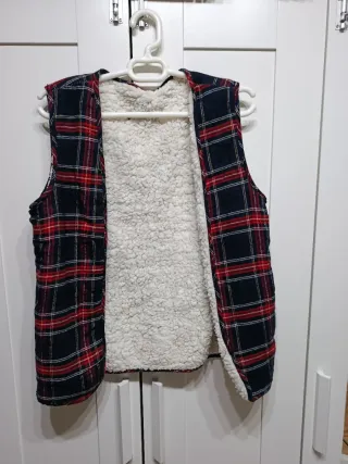 Abrigo verde Stradivarius con borreguito