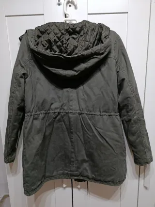 Abrigo verde Stradivarius con borreguito