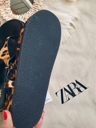Sandalias Zara Animal Print Tira Dedo Hebilla