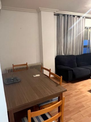 Mesa de comedor grande de madera