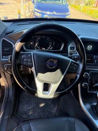Volvo XC60 2015 D4 2.0 190cv Azul - Cuero negro