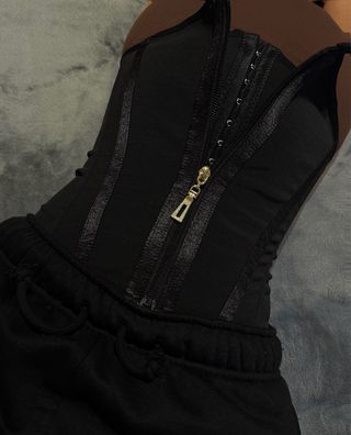 Faja Cinturilla Negra con Cremallera Dorada