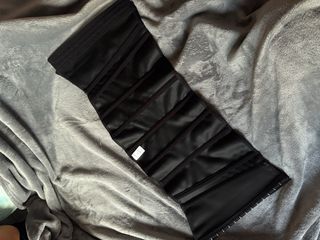 Faja Cinturilla Negra con Cremallera Dorada