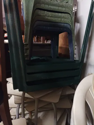 Tavoli in plastica impilabili