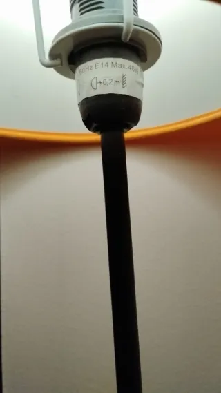 Dos lámparas de mesa. Conforama.