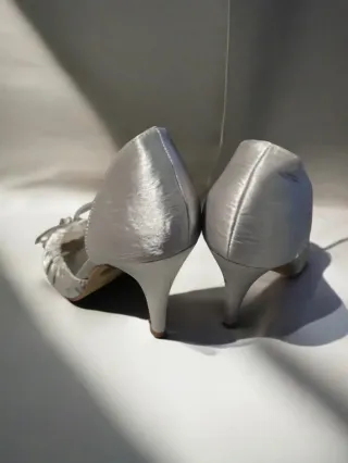 Zapatos de tacón plateados para mujer