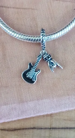 Charm Colgante | Guitarra y Mano Rock&Roll