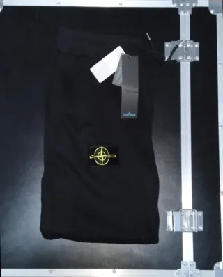 Conjunto Stone Island Negro (SUDADERA + PANTALÓN)