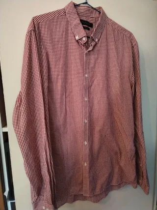 Camisa de cuadros roja y blanca