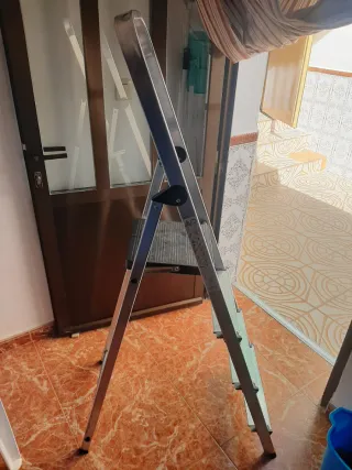 Escalera aluminio plegable 3 tramos