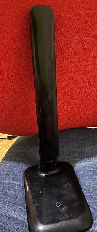 Lámpara de escritorio LED negra