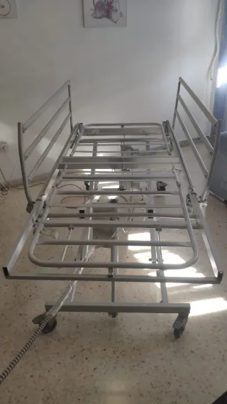 Cama articulada metálica