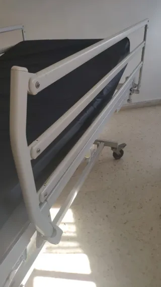 Cama articulada metálica