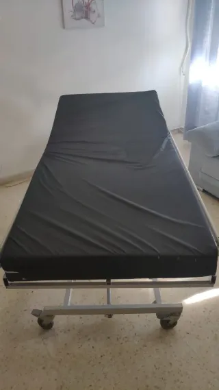 Cama articulada metálica