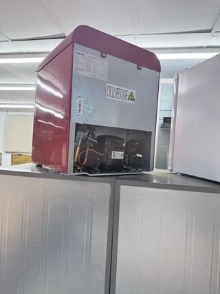 Nevera Corberó Roja Pequeña