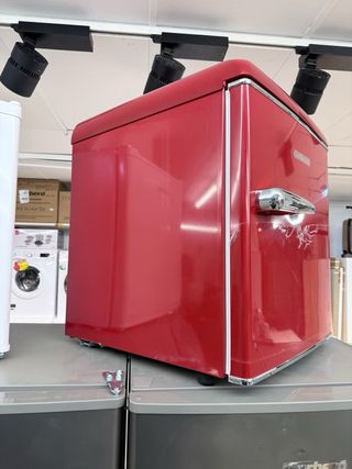 Nevera Corberó Roja Pequeña