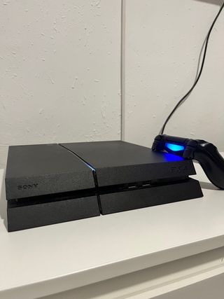 PS4 (PlayStation 4) Negra + Mando Original