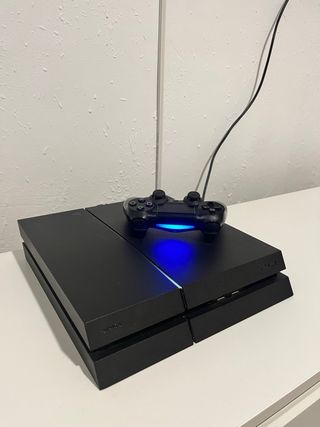PS4 (PlayStation 4) Negra + Mando Original
