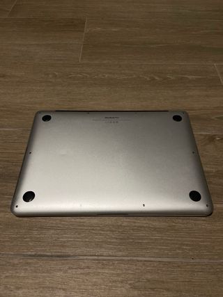 MacBook Pro 13” con cargador y caja incluidos
