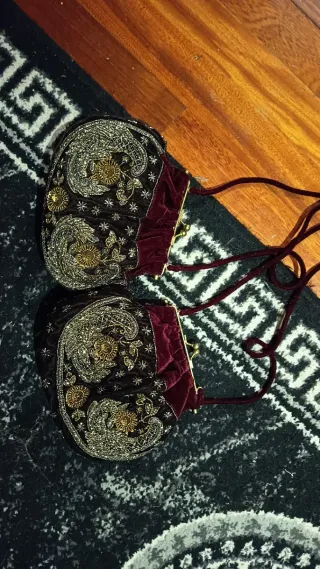 Bolsos de terciopelo bordados