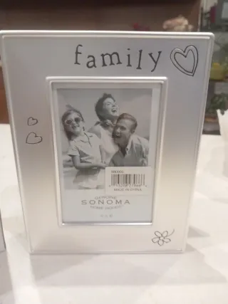 Marco de fotos familiar Sonoma Home Goods