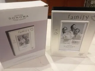Marco de fotos familiar Sonoma Home Goods