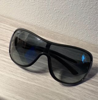 Occhiali Ray-Ban neri e grigi