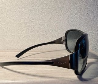 Occhiali Ray-Ban neri e grigi