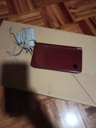 Nintendo DSi XL Granate