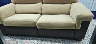 Sofá beige y marrón 2 plazas