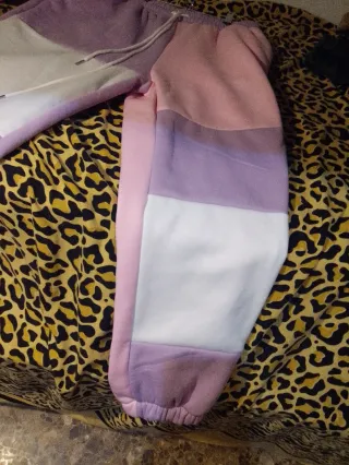 Conjunto deportivo rosa y morado