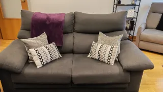 Sofá grande gris de tela