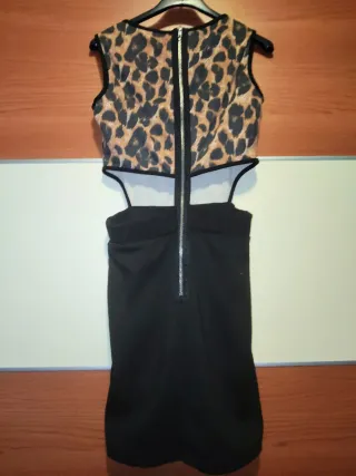 Abito aderente leopardato con cut-out sui fianchi✨