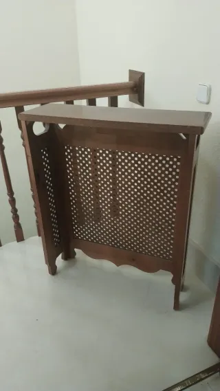 Mueble cubreradiador de madera maciza