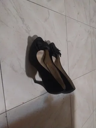 Zapatos de tacón negros con lazo talla 38