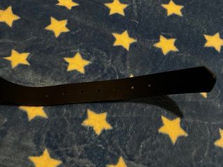 Cinturón Negro con Hebilla Dorada