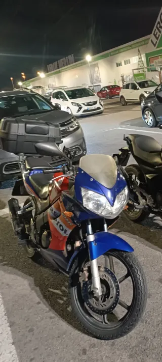 Honda CBR 125R Roja y Azul