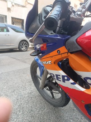 Honda CBR 125R Roja y Azul
