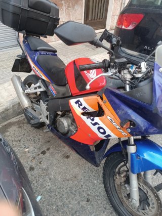 Honda CBR 125R Roja y Azul