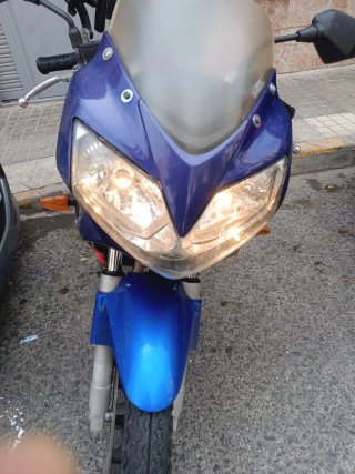 Honda CBR 125R Roja y Azul