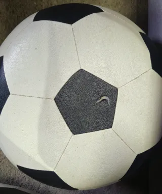 Sillón/Balón giratorio piel blanco y negro