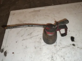 Aceitera manual antigua