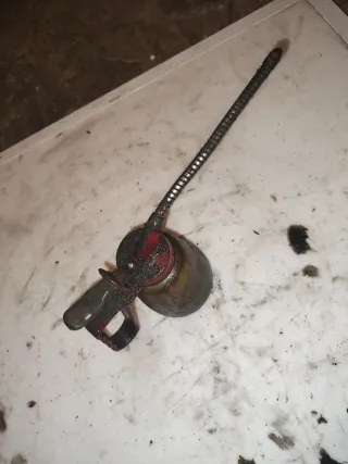 Aceitera manual antigua