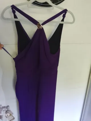 Vestido morado con escote cruzado
