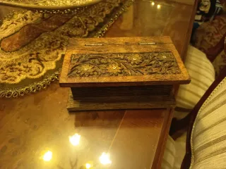 Caja de madera decorada