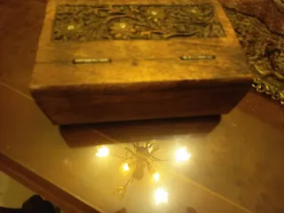Caja de madera decorada