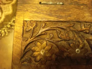 Caja de madera decorada