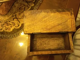 Caja de madera decorada