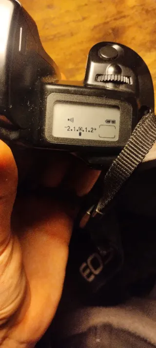 Canon eos 1000 F  Funzionante + batteria e tracoll